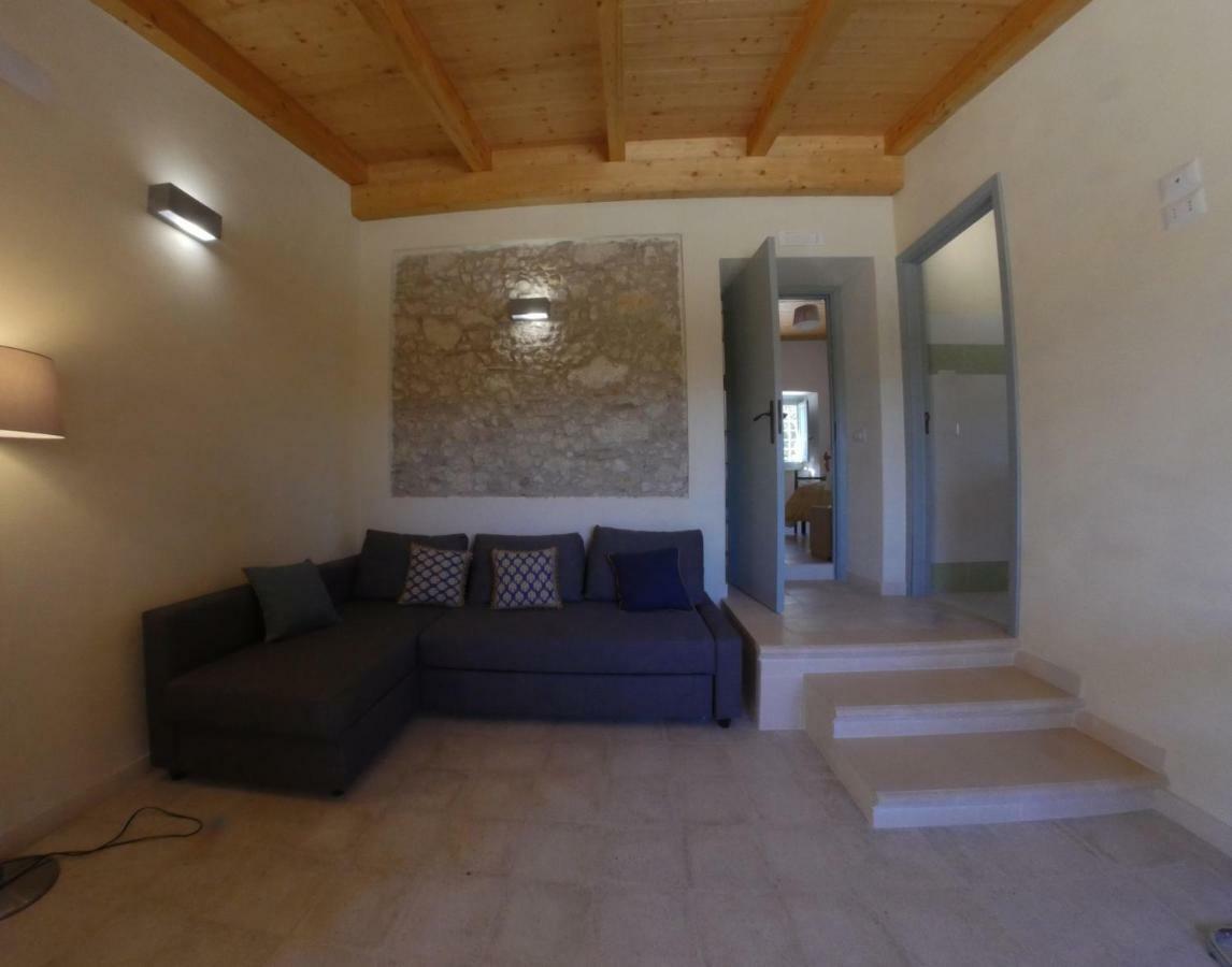 Вілла La Casa Del Miele Di Borgo Carbone Локрі Екстер'єр фото